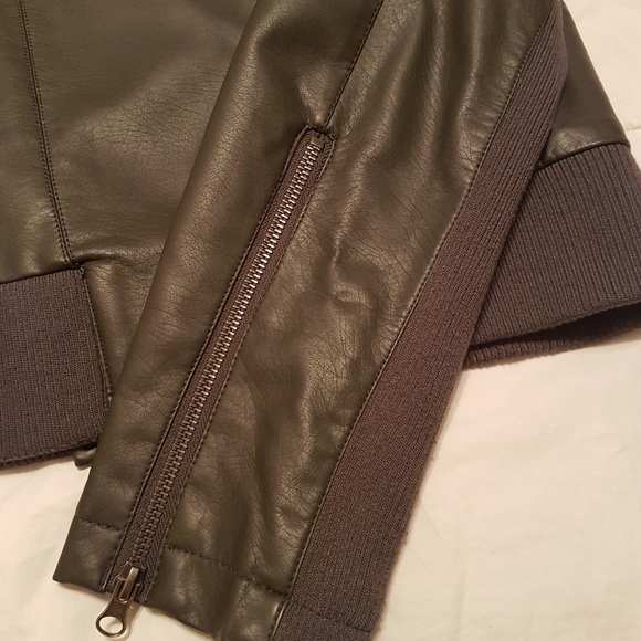 Sz M. Buttery Soft Faux LeatherJacket. - Picture 4 of 6